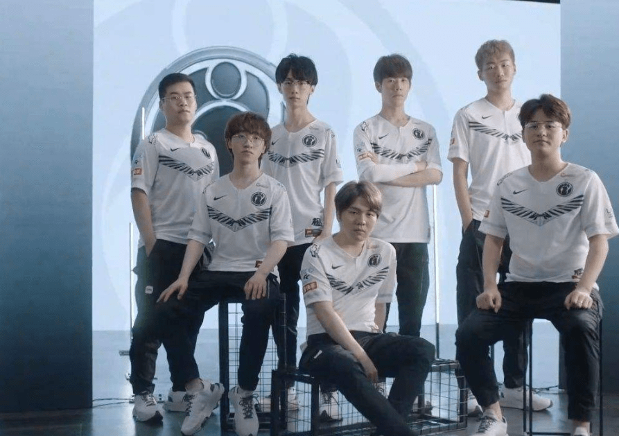 近了东西方 近了东西方